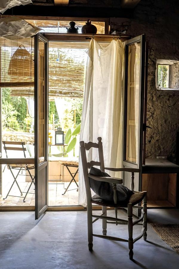 Can Tat, Loft In A Old Coach House Sant Jordi Desvalls Exterior photo